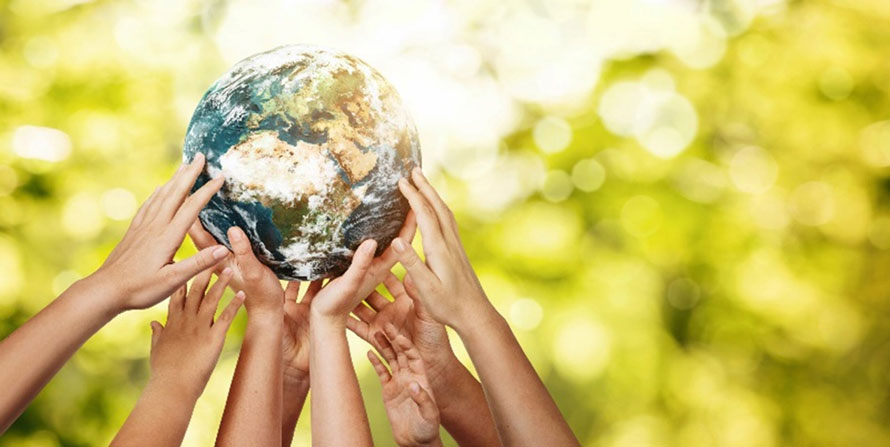 Image of an individual holding Globe in Dallas
